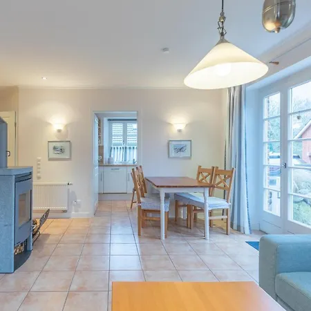 Rosenhuus * Risum-Lindholm